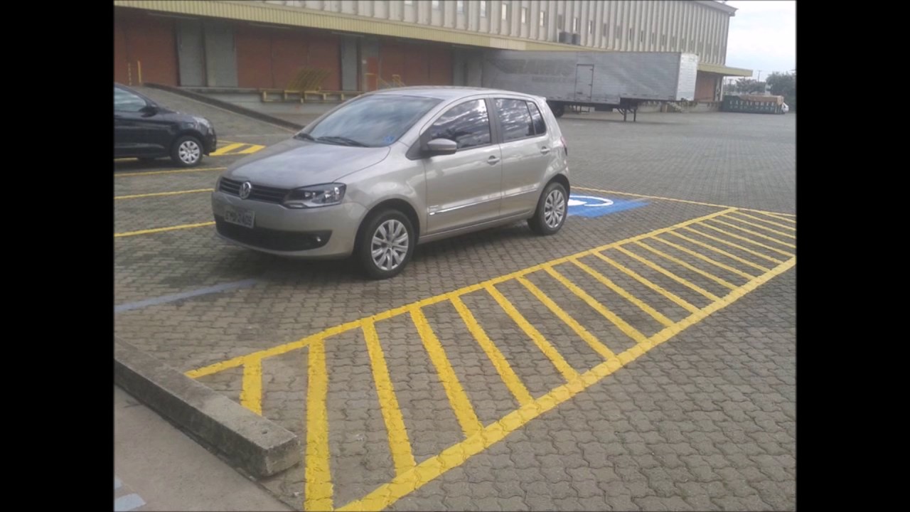 Demarca&ccedil;&atilde;o de estacionamento e faixas antiderrapante