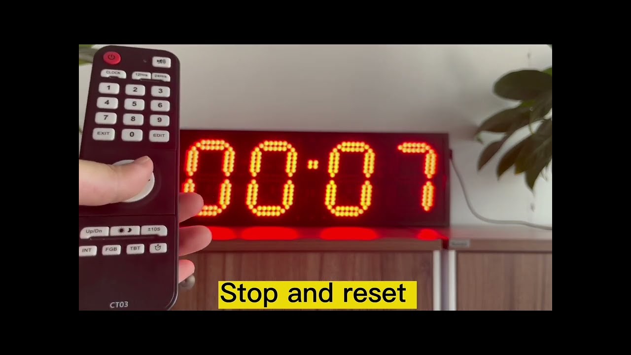How to Use a Swimming Pool Pace Clock
