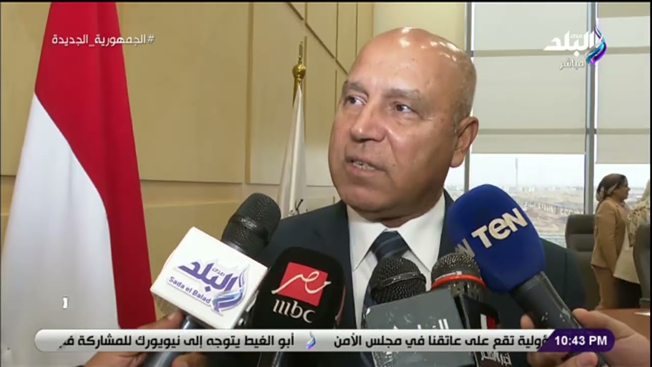 الفريق كامل الوزير وزير النقل يشهد توقيع عقد إصدار ترخيص لنقل الركاب باستخدام التطبيقات الذكية