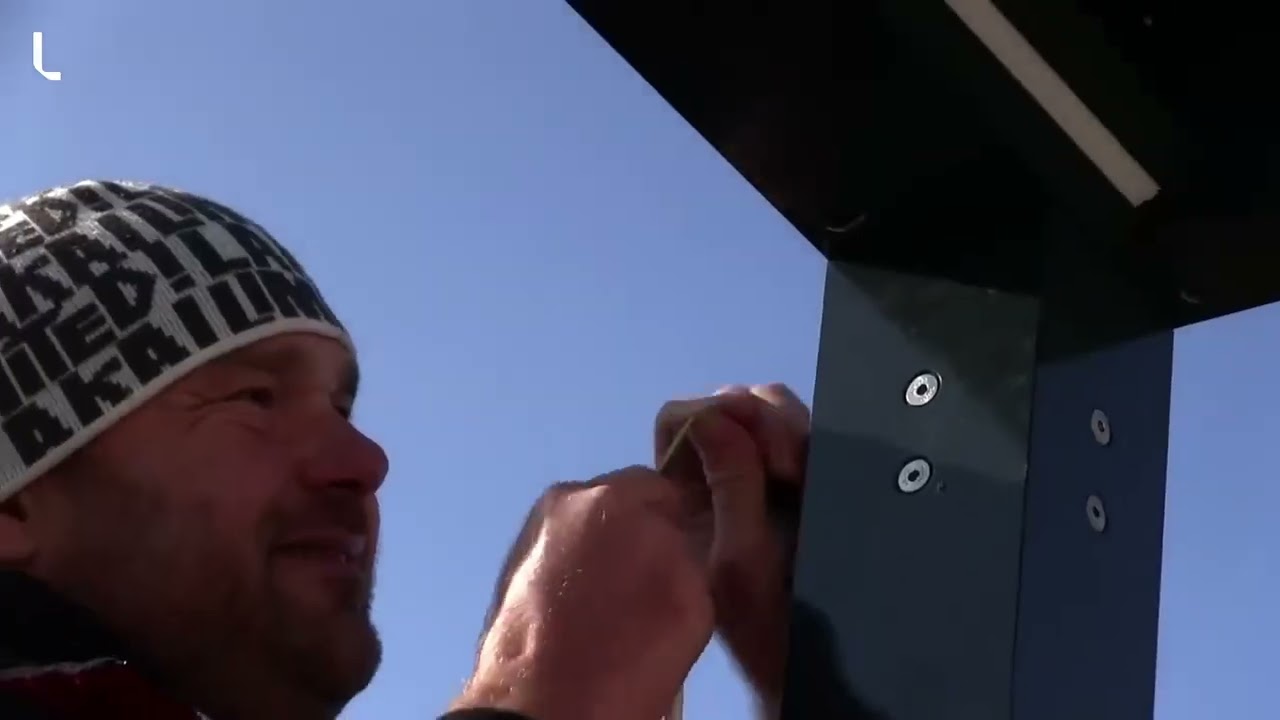 Installation instructions - screen roller blind for pergola