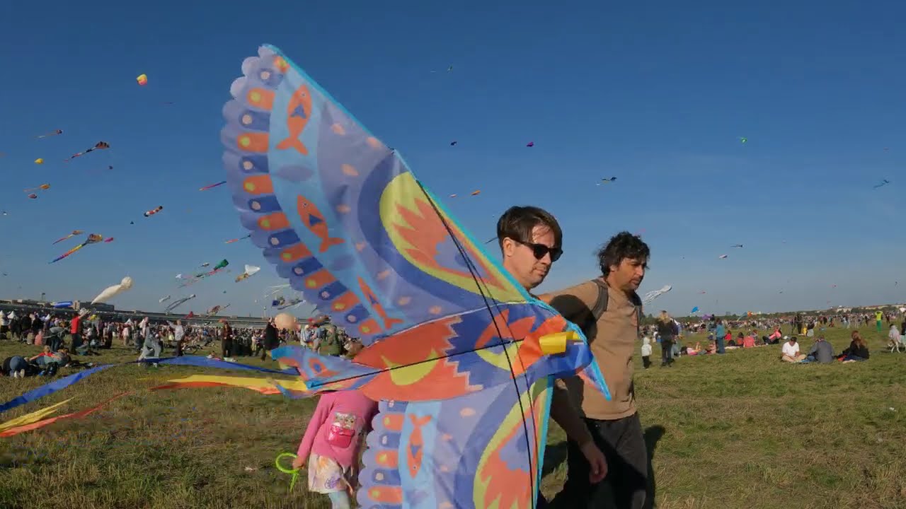 Berlin Kite Festival | Festival der Riesendrachen | Stunning Views of Giant Kites