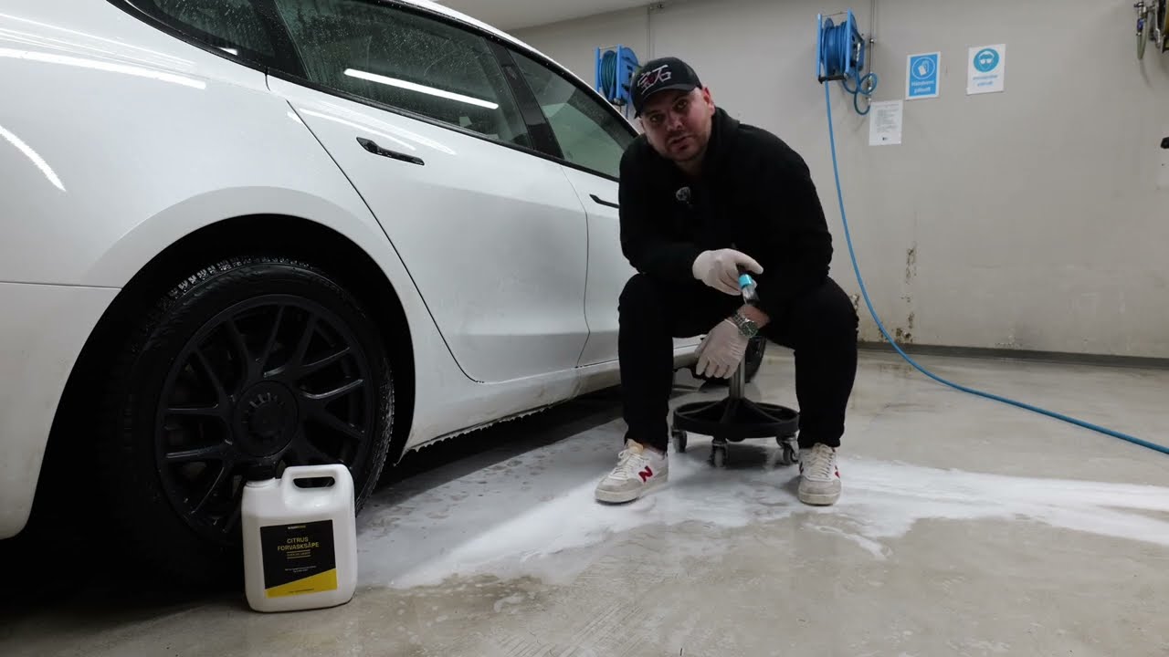 Slik rengjør du de møkkete nedre kanalene på din Tesla!*Kjent Tesla problem*WashKing Citrus Forvask