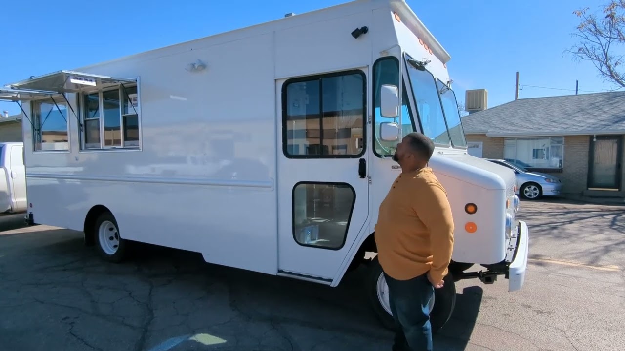 Sam sauce Foodtruck | 18ft. Foodtruck | Mile High custom Foodtrucks | Zion Foodtrucks