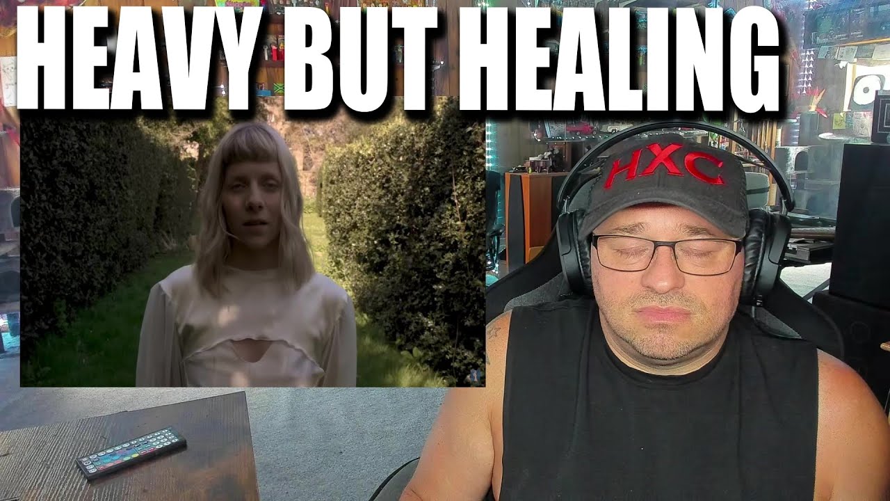 AURORA - The Weight of Missing (Official Visualiser) REACTION!