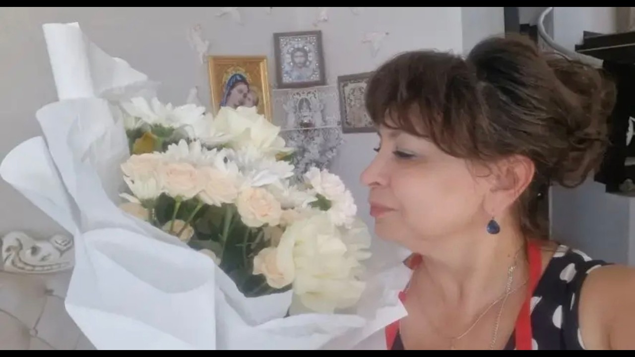 Мой день рождения. Поздравления, подарки и сюрпризы. Собираю торт. Чудо форма для роз из шоколада.