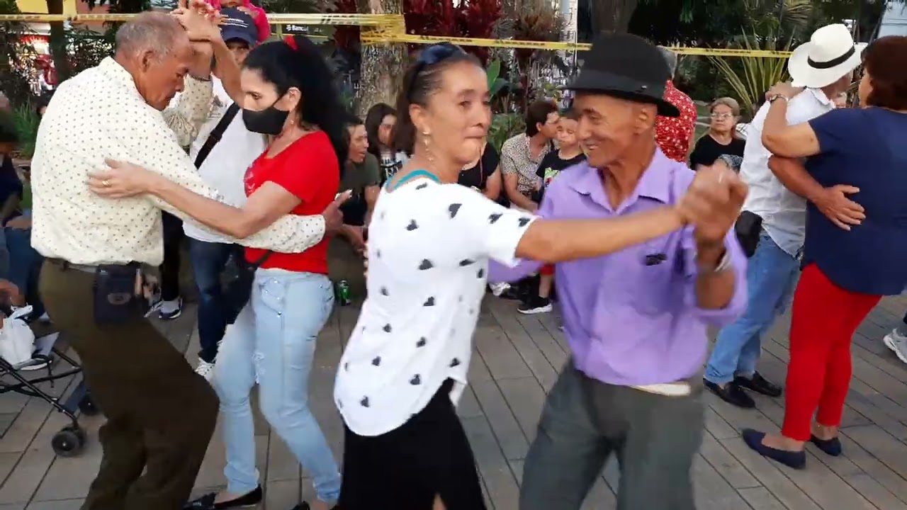 Los integrados parranderos. Bella y bonita. Julio 2 2022