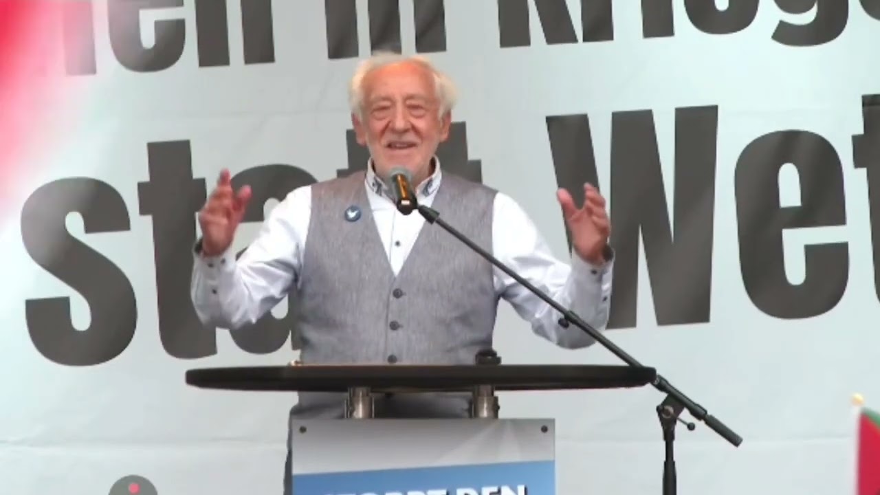 Dieter Hallervorden, 90, - Rede auf Friedensdemo am 13.09.25 am Brandenburger Tor in Berlin