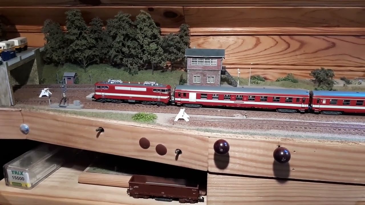 Modélisme ferroviaire. Baud, le réseau Nr60. Un train d'enfer