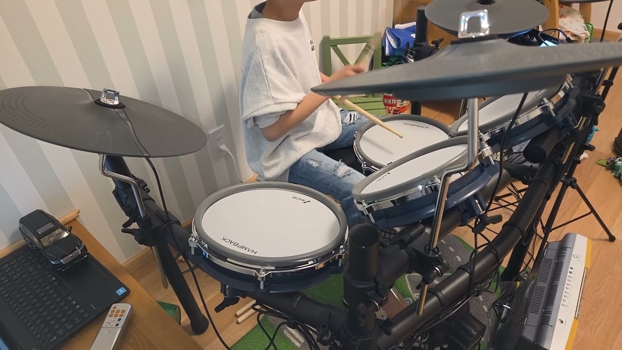 クスシキも叩いてみたよ、先生にいっぱい練習してもらったよチャンネル登録よろしくお願いいたします