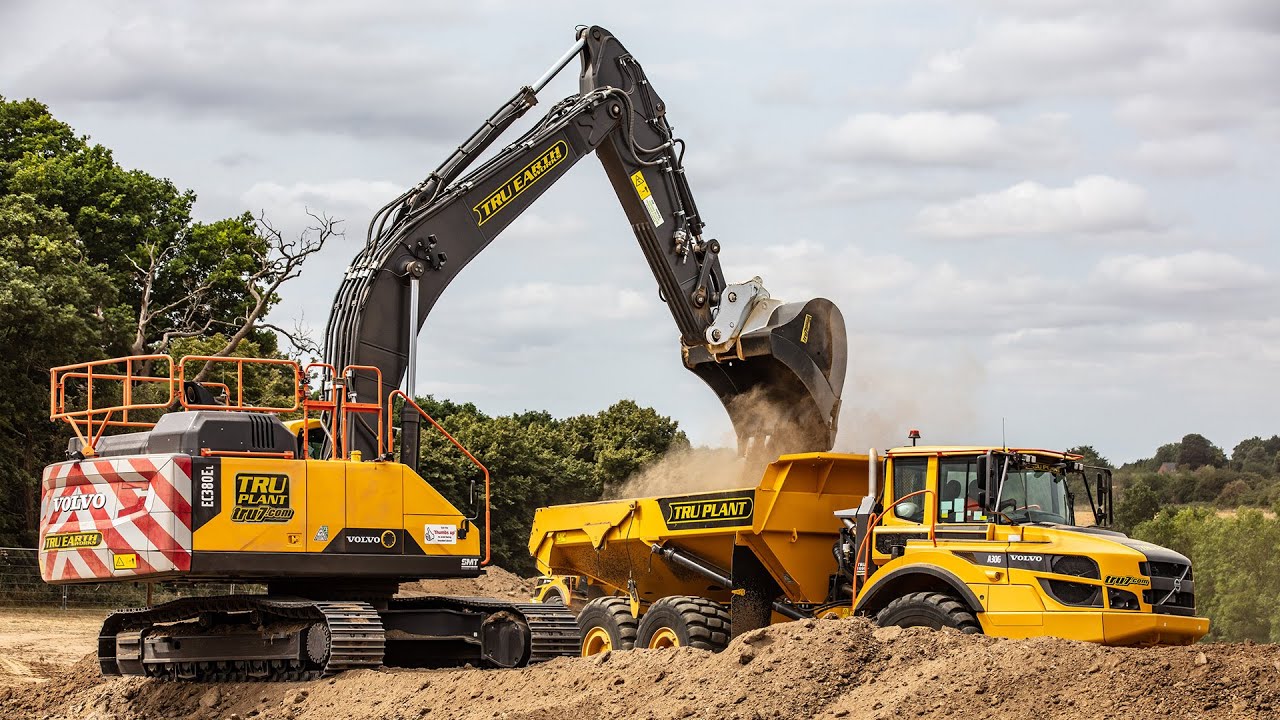 Topsoil Strip | Volvo EC380EL - A30G - Komatsu D71 PXi 🚧