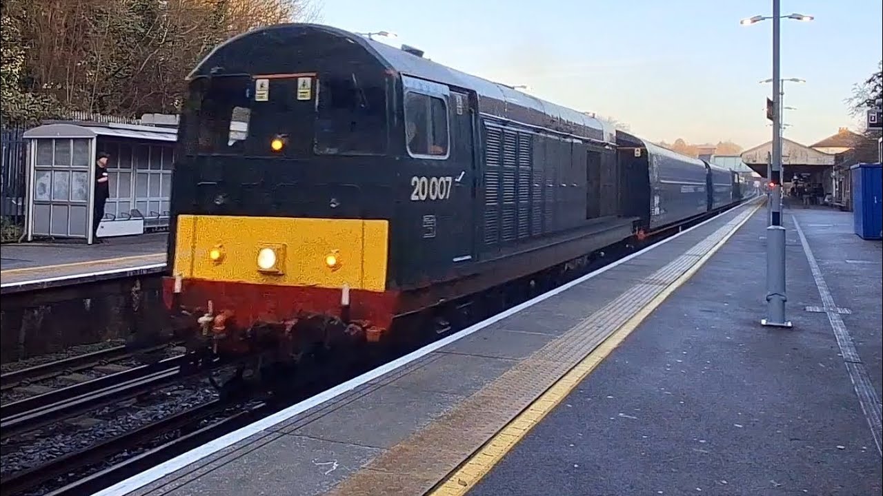 20007 and 20205 hammers through Winchester sounding gorgeous 😍 