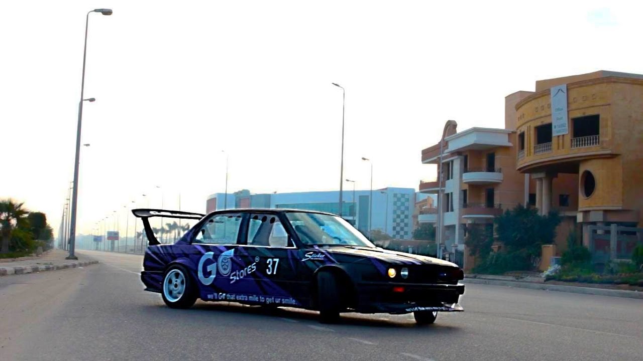 BMW E30 street drifting