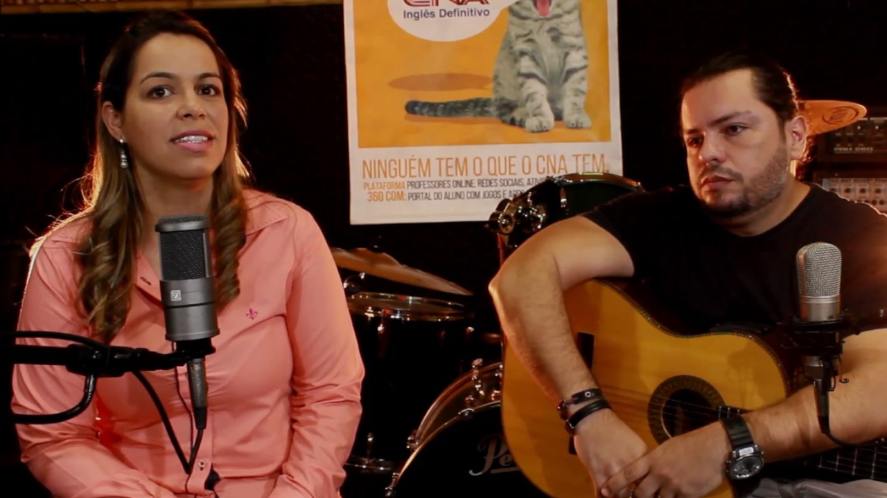 Cantora Josiane Machado em visita para divulgar m&uacute;sicas de cerim&ocirc;nia de casamento