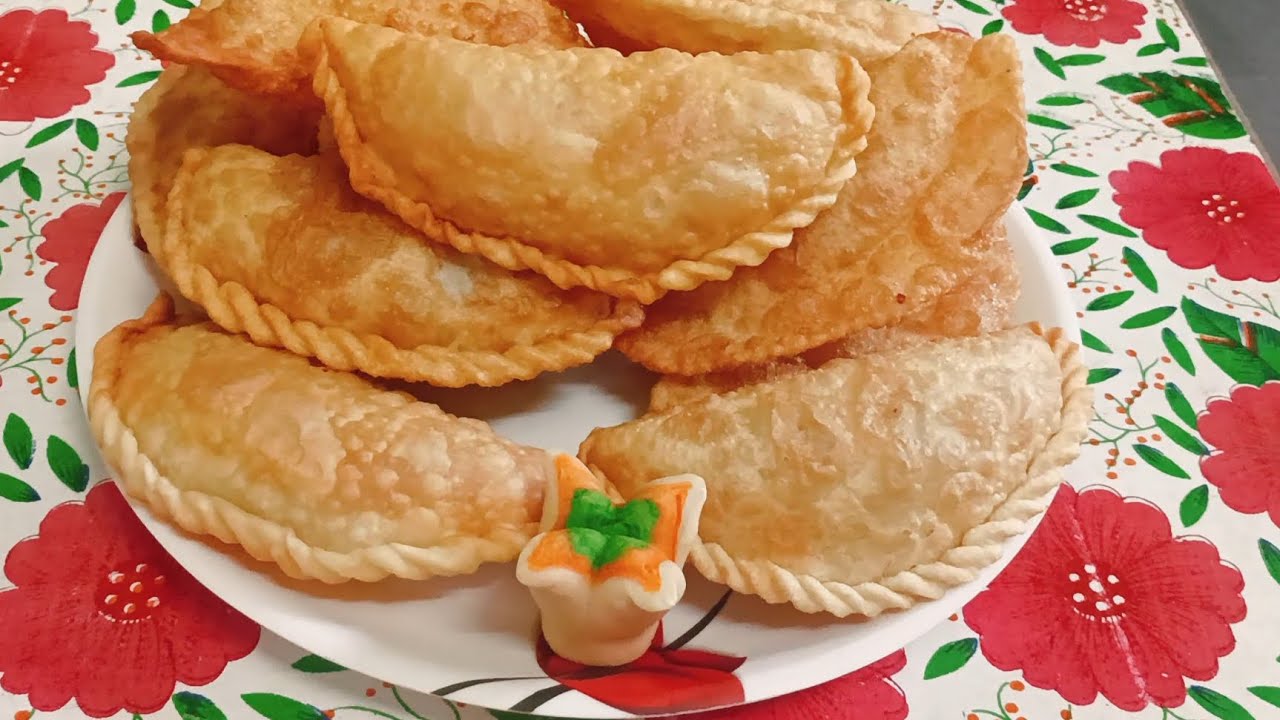 Kanole recipe (puri) zaike se bharpur very tasty 😋🤤