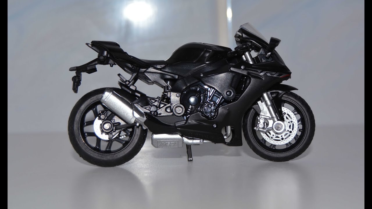 Yamaha YZF-R1 1/18 Unboxing