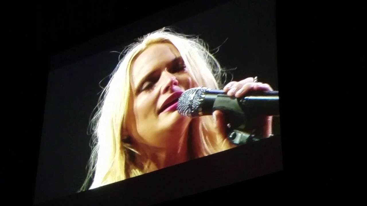 Miranda Lambert brought to tears singing 'House that Built Me' to Soldier - August 19th, 2016