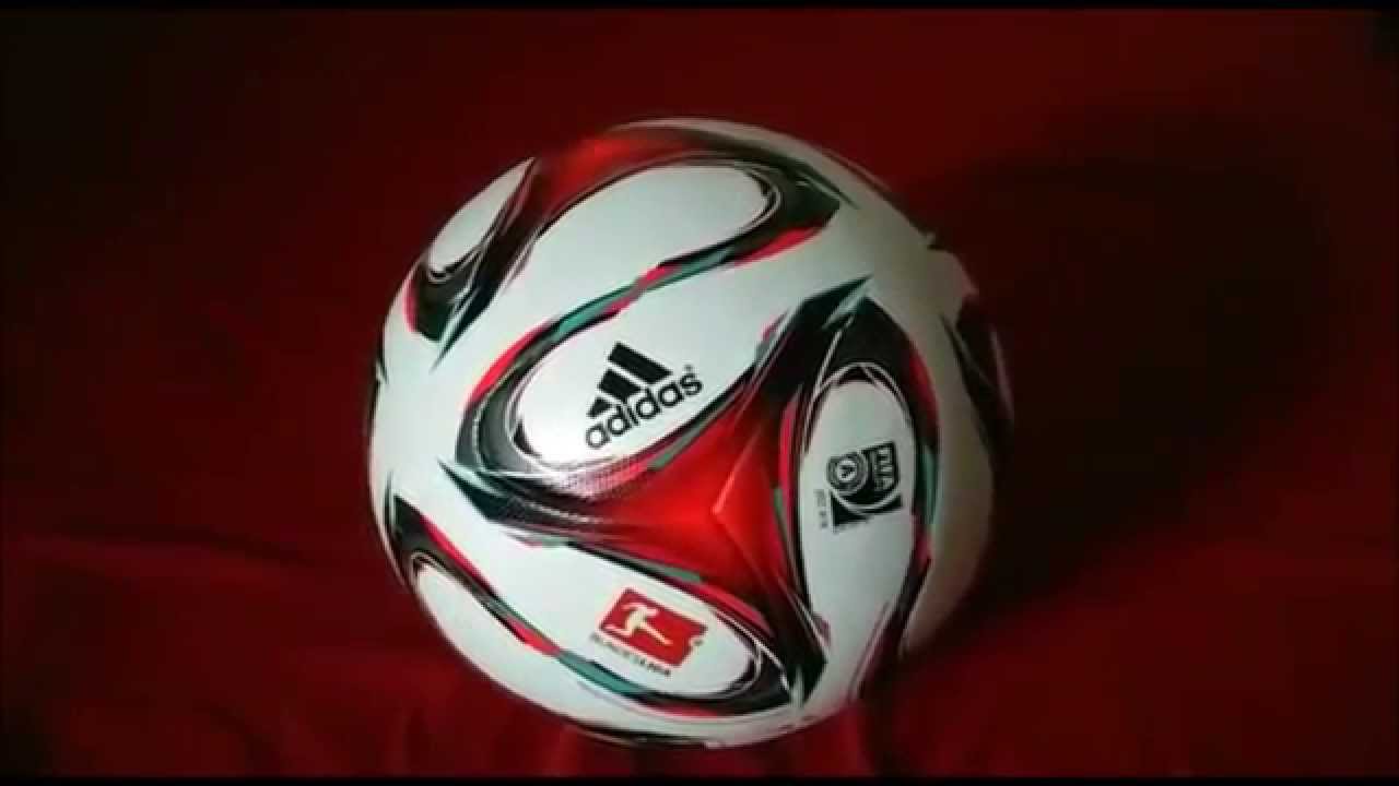 CLOSE UP ADIDAS Torfabrik
