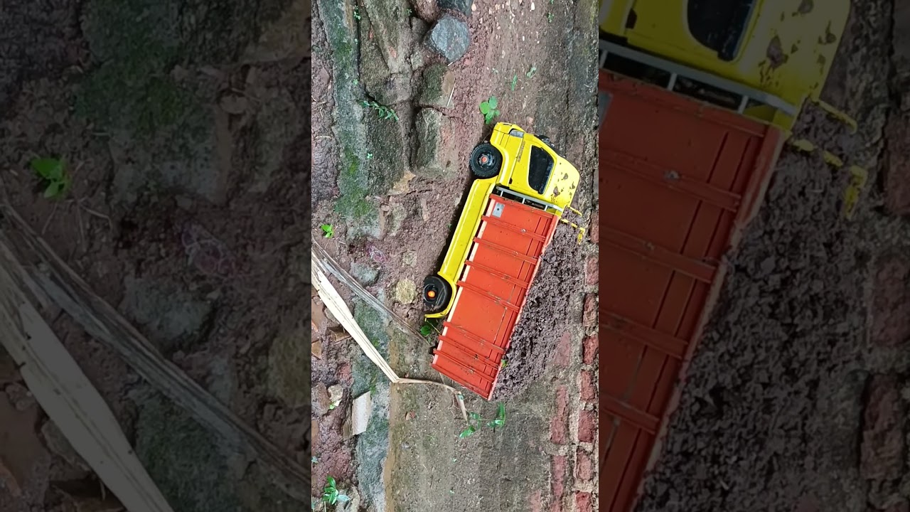 TRUCK CANTER terguling di tanjakan #mobiltrukbongkarmuatantanahmerah #automobile #shortvideo #truck
