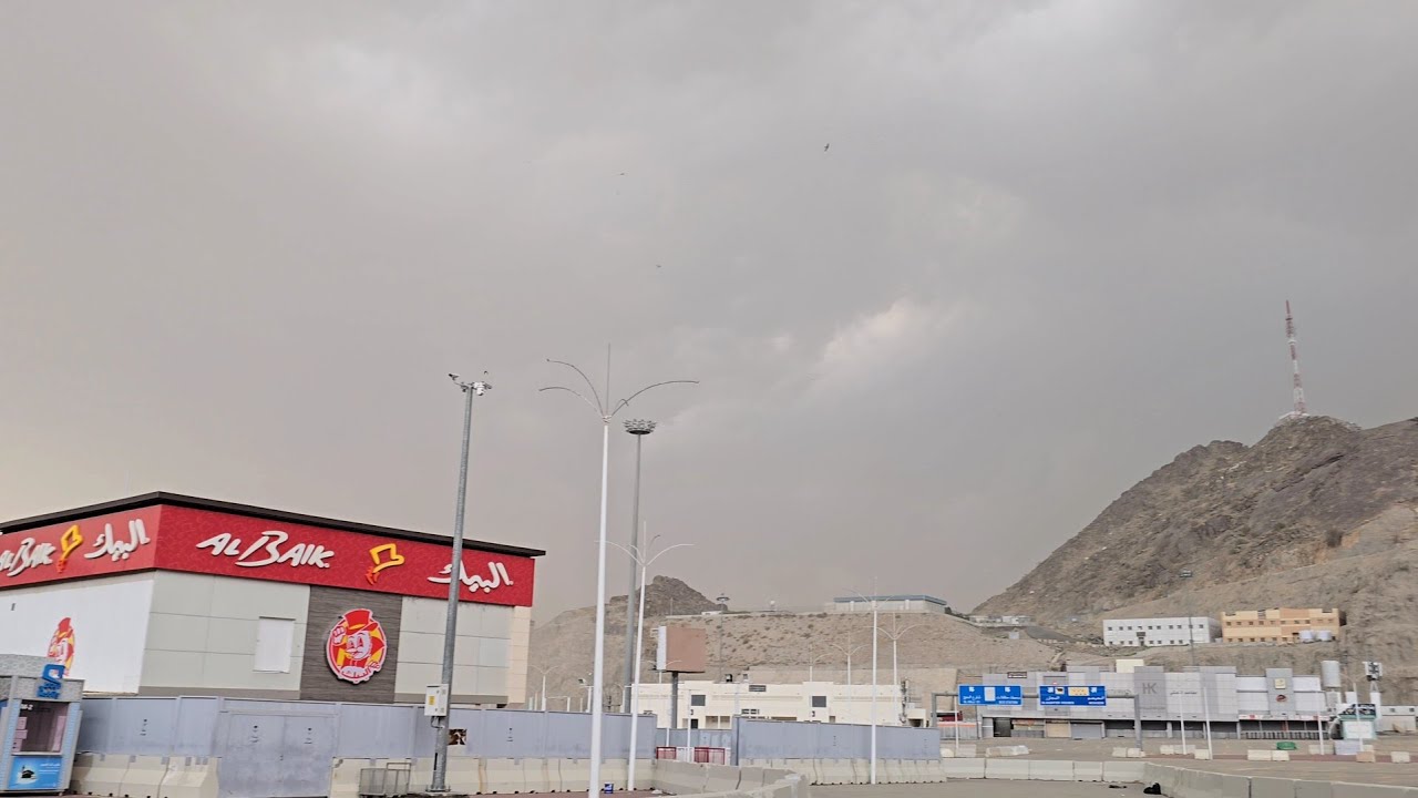 شاهد العاصفة التى تسبق الأمطار وجولة في حي العزيزية والمشاعر