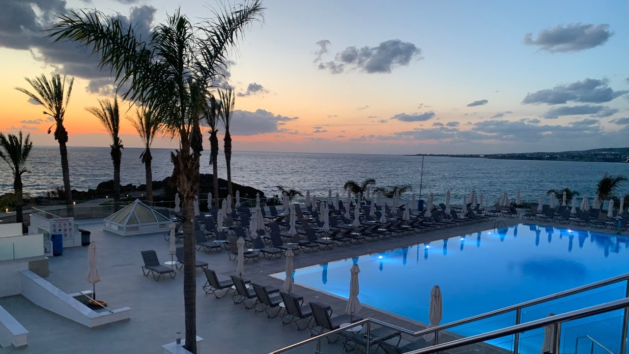 🐬Queen's Bay Hotel 🏝️Waterfront hotel în Paphos | Cyprus Island
