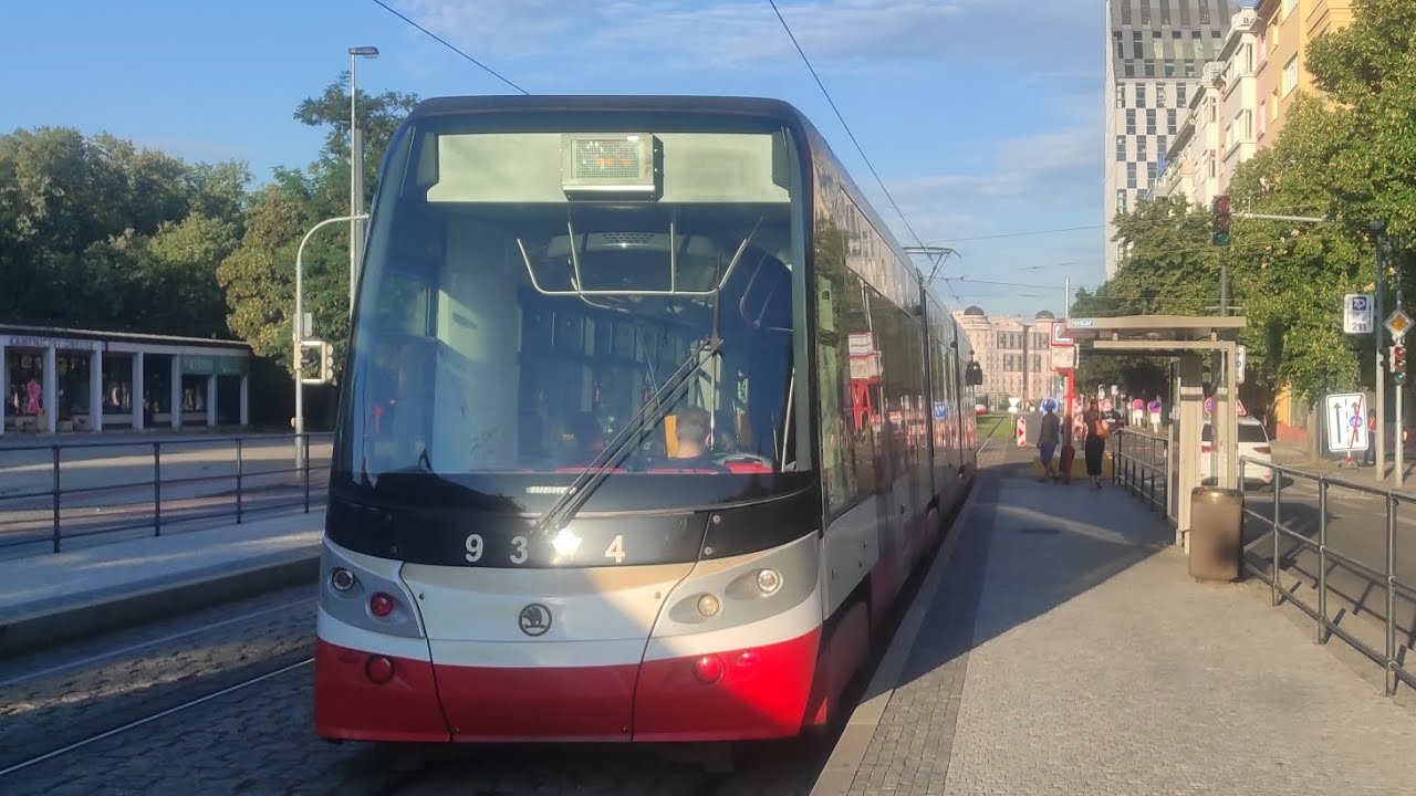 Przejazd: &Scaron;koda 15T DPP Praga #9374 