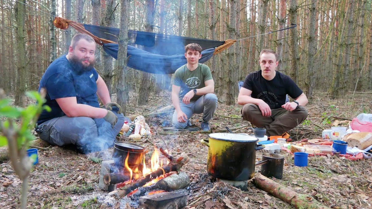 Wiosenny biwak, żurek z kociołka- gotowanie, bushcraft