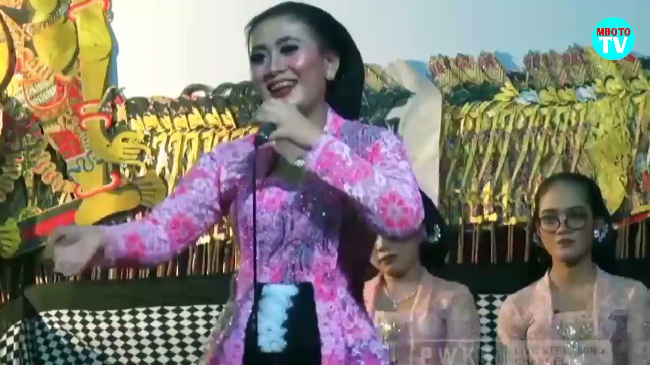 Lian sindu sing nglebokne pak seno sing ngepasne😀gojek lucu ki seno dan sinden ngapak lian sindu