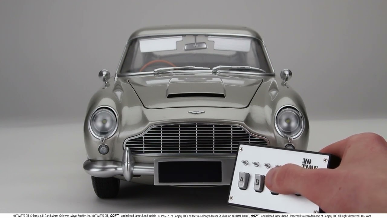 James Bond NO TIME TO DIE Aston Martin DB5 1:8 &ndash; Digital License Plate Function