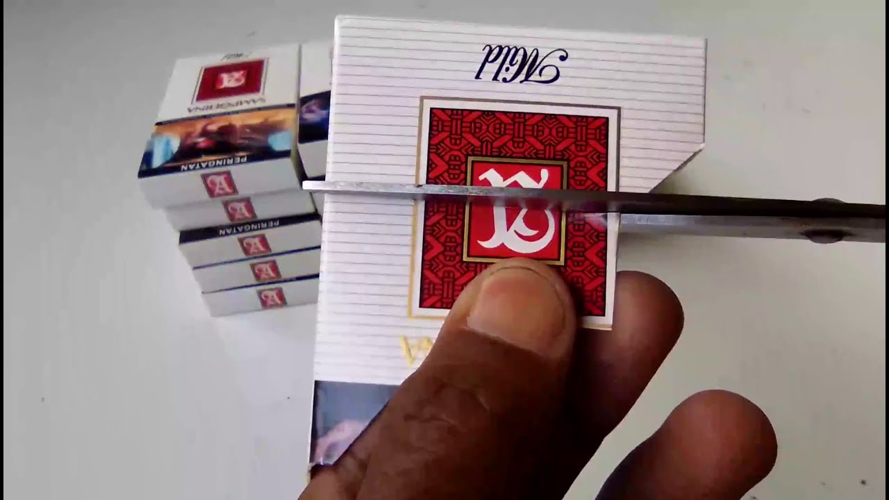 MEMBUAT HIASAN DINDING DENGAN BUNGKUS ROKOK