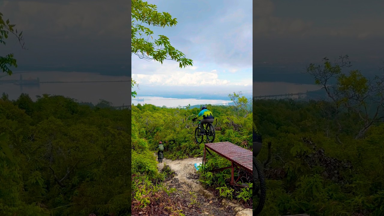 Slow mo.. #mtb #mountainbike #mtblife #mtbenduro #mtbtrails #bikepark #polygonbike #mtbindonesia