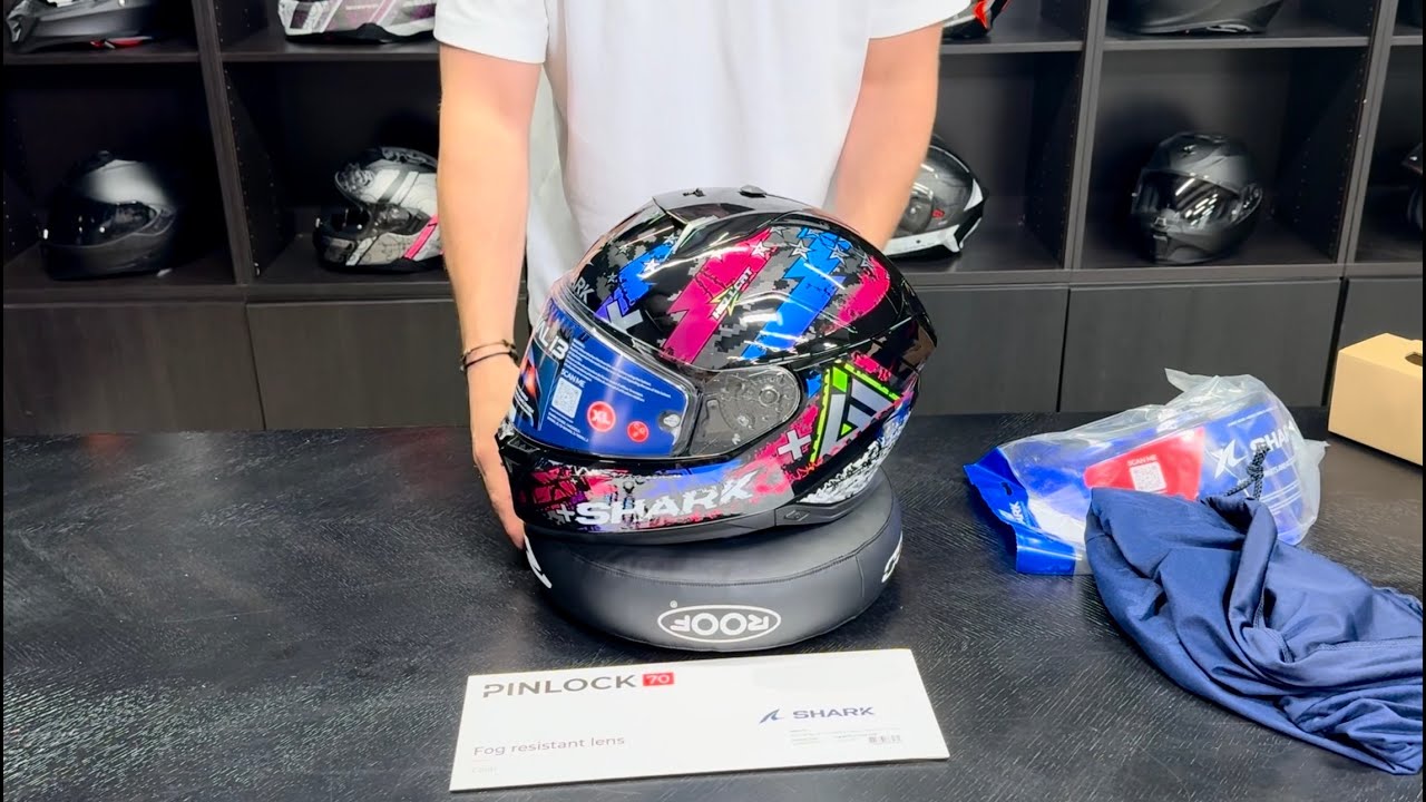 Unboxing, review of the Shark SKWAL i3 Hellcat Zwart Chrom Blauw KUB helmet