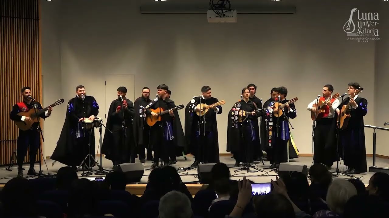 Isa Canaria  /  Gala 33 Años 2024