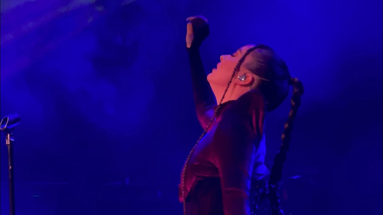 Faouzia - Puppet ( full performance ) at New York city show