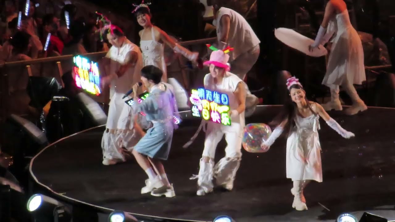 ［飯拍］周深 Zhou Shen - 唱［奇蹟時刻］變出［生日祝福歌］氣氛滿滿！2024周深9.29Hz演唱會武漢站27.07.2024