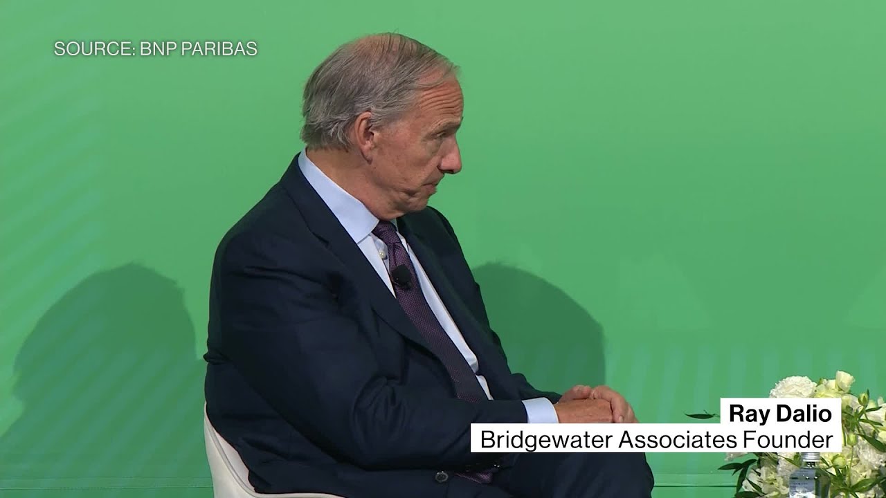 Bridgewater's Ray Dalio Says Fed Shouldn't Cut Rates Yet