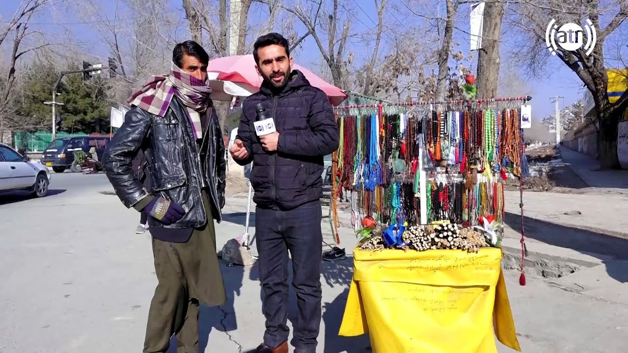 The miswak and rosary seller in Dehburi square / فروشنده مسواک و تسبیح در چهارراهی دهبوری