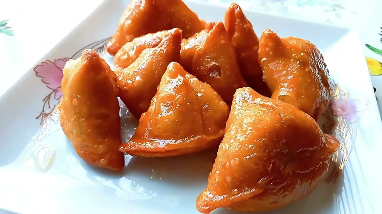 সবথেকে সহজ উপায়ে ঝটপট তৈরি করুন মন জুড়ানো স্বাদে মিষ্টি সিঙ্গারা ।Misti Singara /Sweet Samosa Recipe