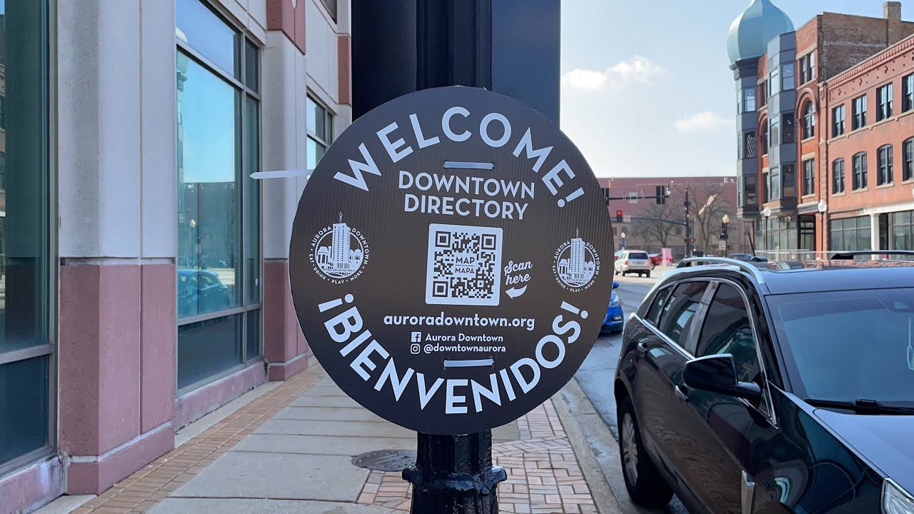 Walking around Downtown Aurora Illinois