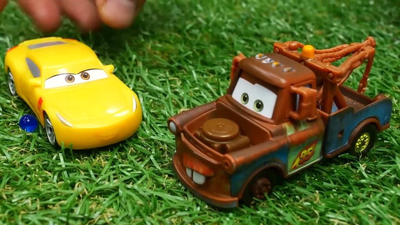 🛻🚗 Водное приключение Молнии Маквина! 🌞 Мэтр тоже в деле