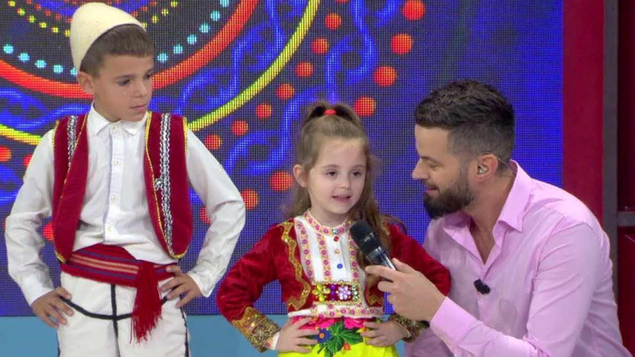 5 vjecarja ja merr valles, djemte ciftelise!Femijet e Lezhes ju rrembejne zemren ne 'Abc e pasdites'