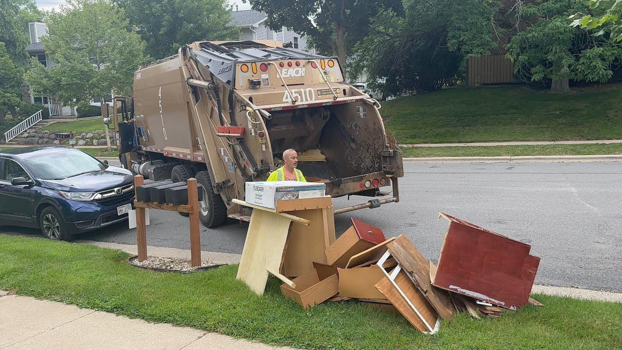 City of Madison International + Mack leach rear loader garbage trucks packing bulk