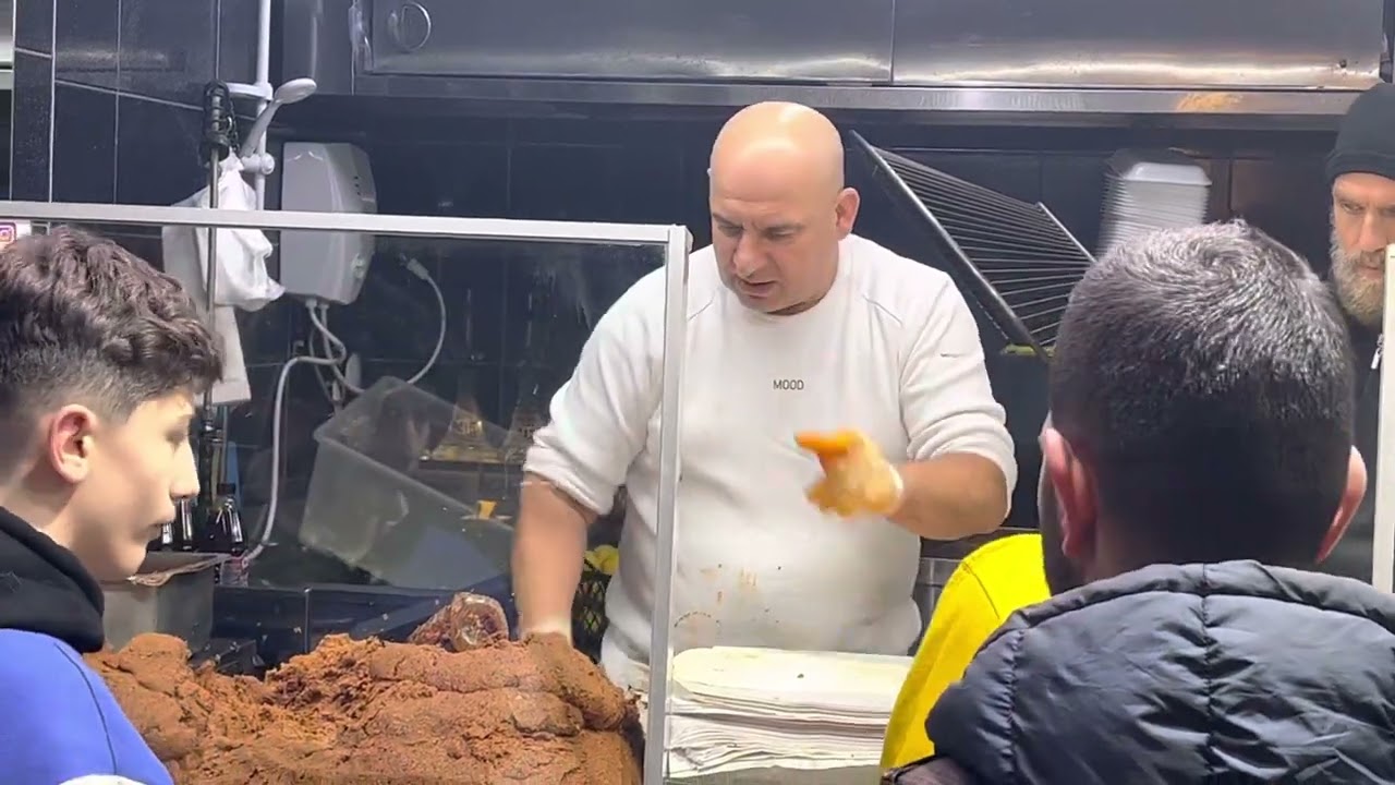 Çiğköfteci Ali Usta sonunda çıldırttılar müşteriler bile kaçtı 😄￼