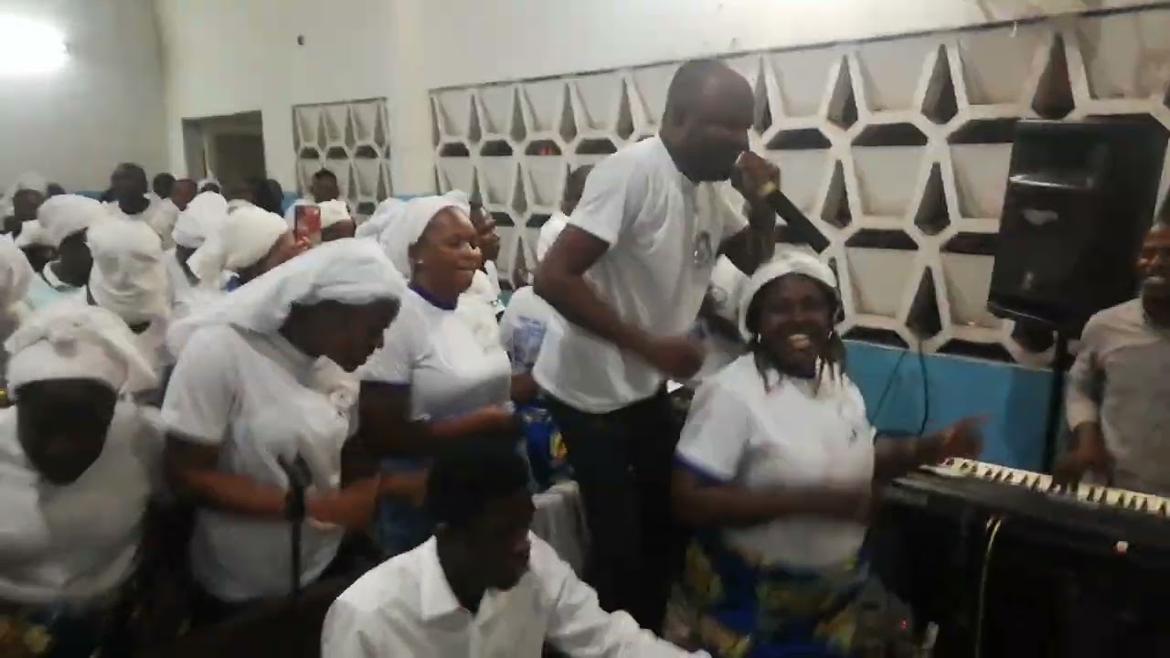 le travail ne peut pas s'arrêter le travail continue Chorale Mbembe 2023