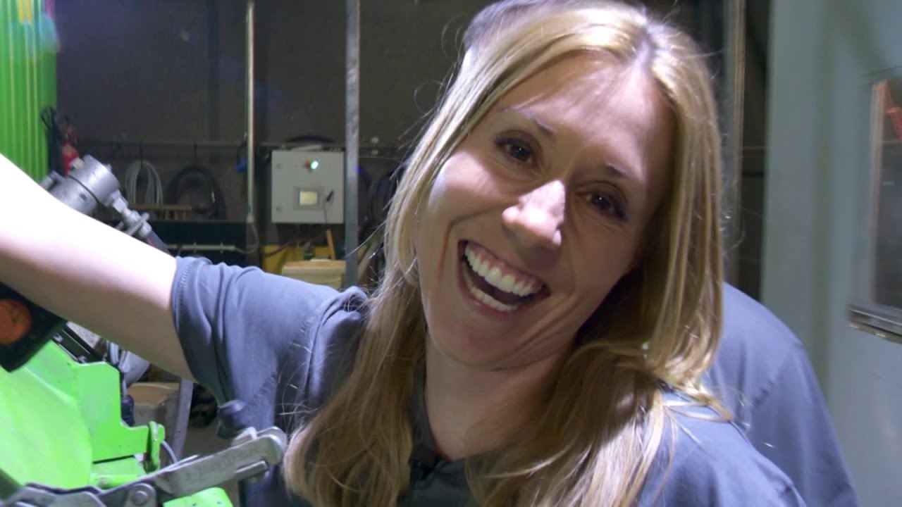 SARA MACHT’S zu Gast als Betonwerkerin in Rickenbach.