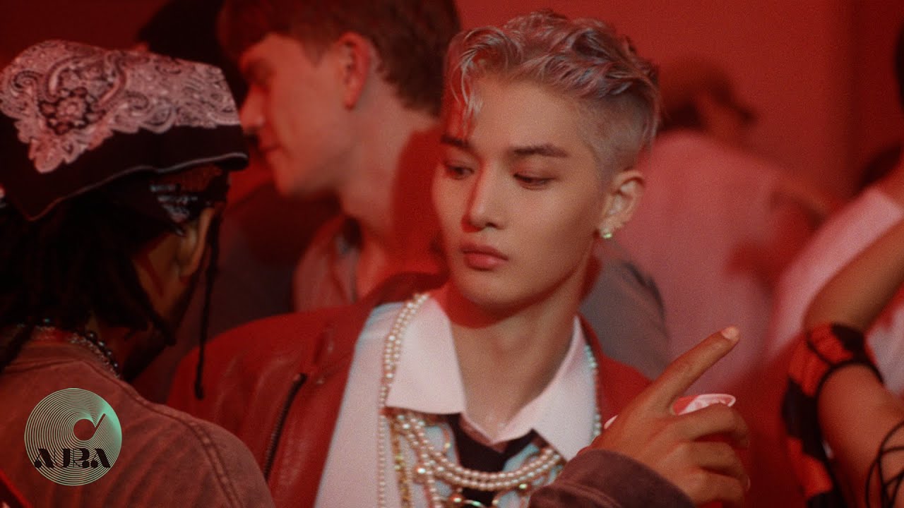 배진영 (BAE JIN YOUNG) 'Round&Round' MV
