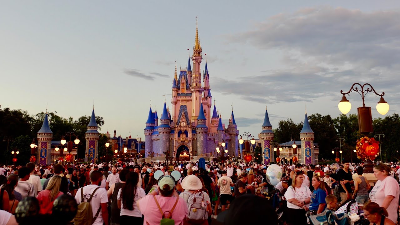 Magic Kingdom 2025 Busy Evening Walkthrough Tour in 4K | Walt Disney World Florida September 2025