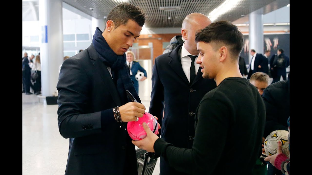 Customs officers also after CR7's autograph