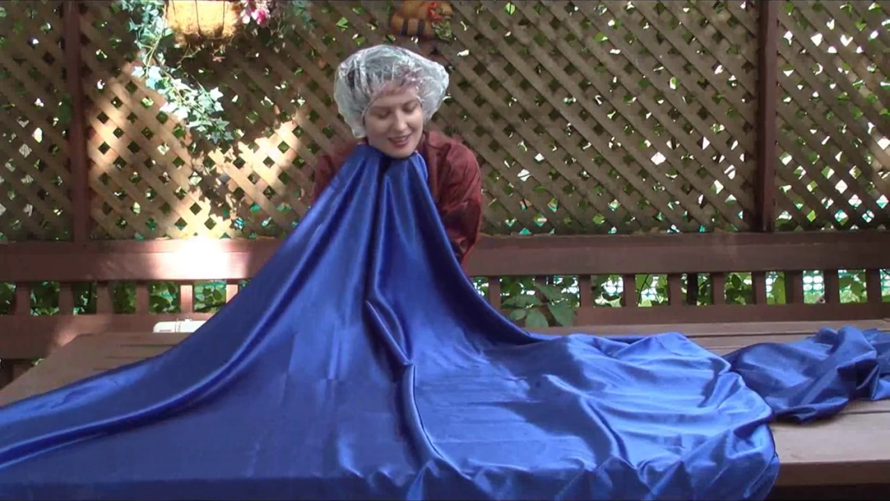 DIY How to Make a Salon Haircutting Cape
