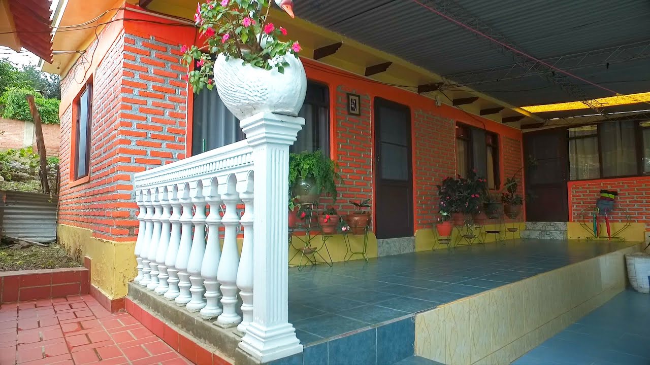 CASA EN VENTA EN ZONA TAQUIÑA, AMPLIA SUPERFICIE TERRENO, COCHABAMBA