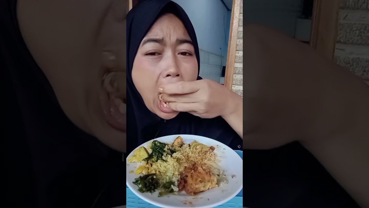 Makan nasi padang